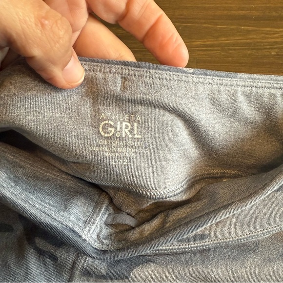 Athleta Girl Gray Chit Chat Capri Cropped Leggings Camo Camouflage Large 12 - Picture 3 of 4